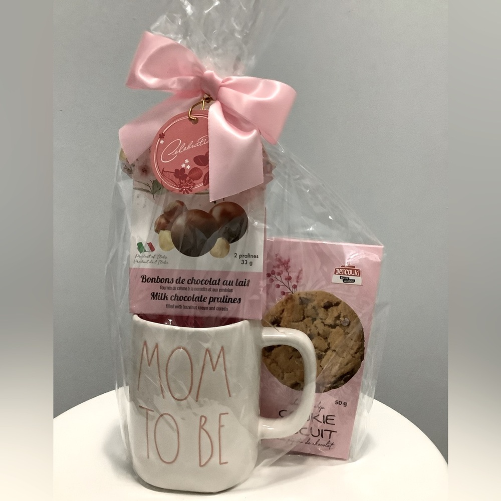 RAE DUNN~ MOM TO BE Mug